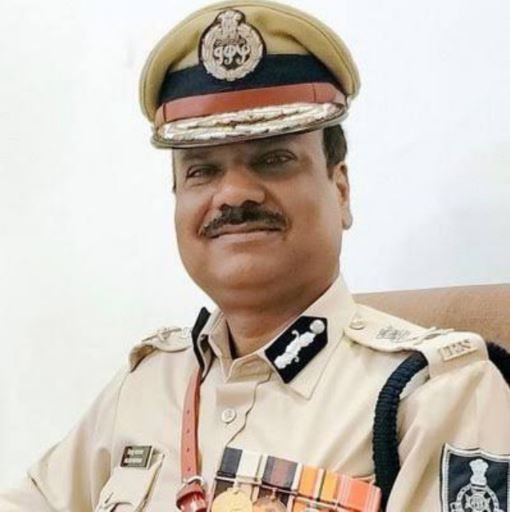 IAS और IPS के खिलाफ भ्रष्टाचार की जांच…7 बार ट्रांसफर, जानिए कौन हैं MP के नए DGP कैलाश मकवाना?